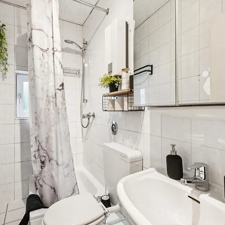 2 Schlafplaetze - Zentral, Ruhig, Wlan, Terrasse 아파트